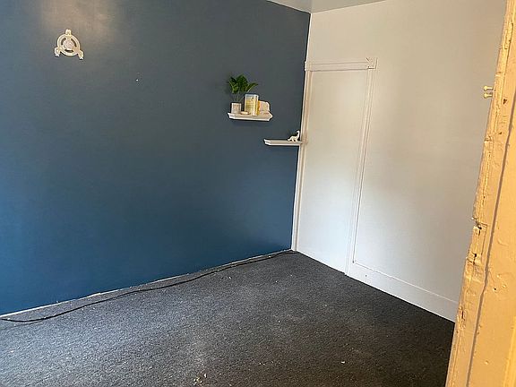 Middle room