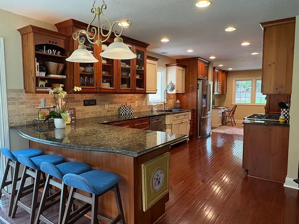 3212 Vine St, West Des Moines, IA 50265