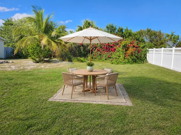 8559 SE Lyons Rd, Hobe Sound, FL 33455