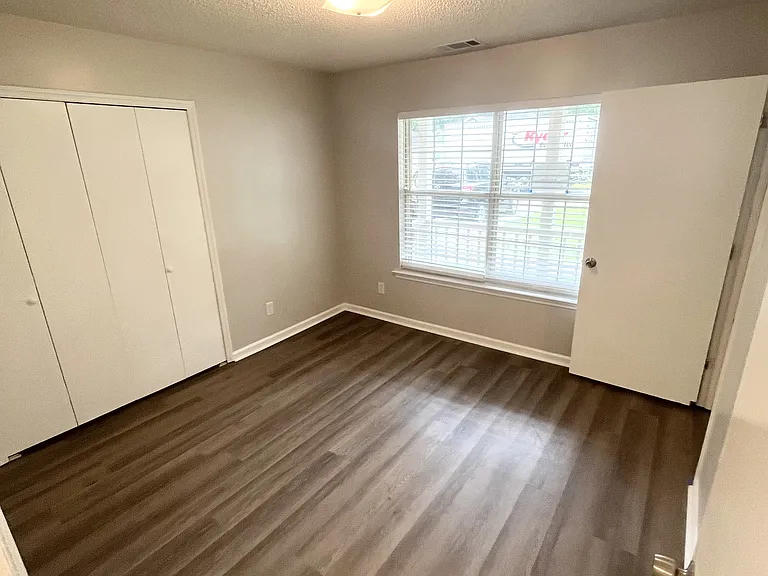 7322 Albert St — Photo 10