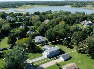 1045 Fanning Rd, New Suffolk, NY 11956