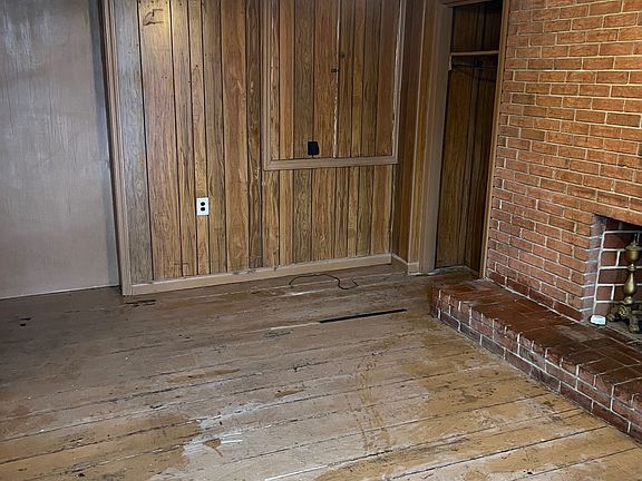 3rd image of 224 N College St #224