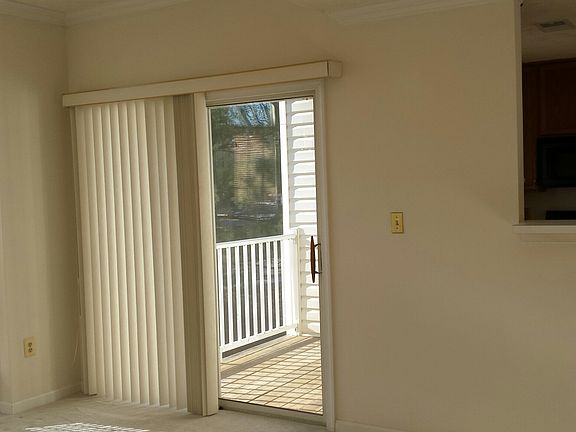 4th image of 15600 Everglade Ln APT 202