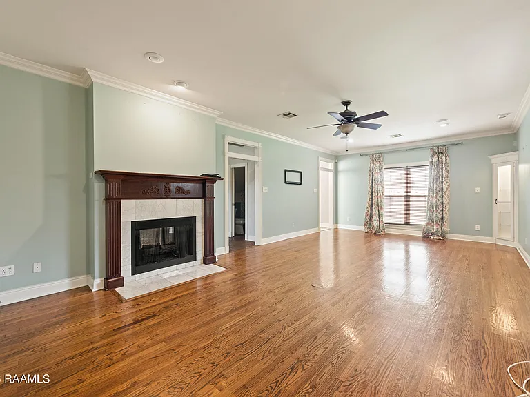 300 Oak Hollow Dr — Photo 22