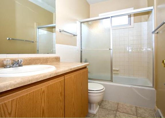 4th image of 2950 Hawthorne Dr #2919D