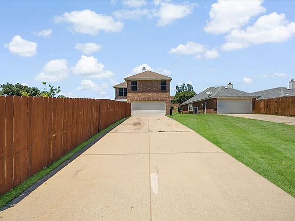 4th image of 1100 Camelot Dr