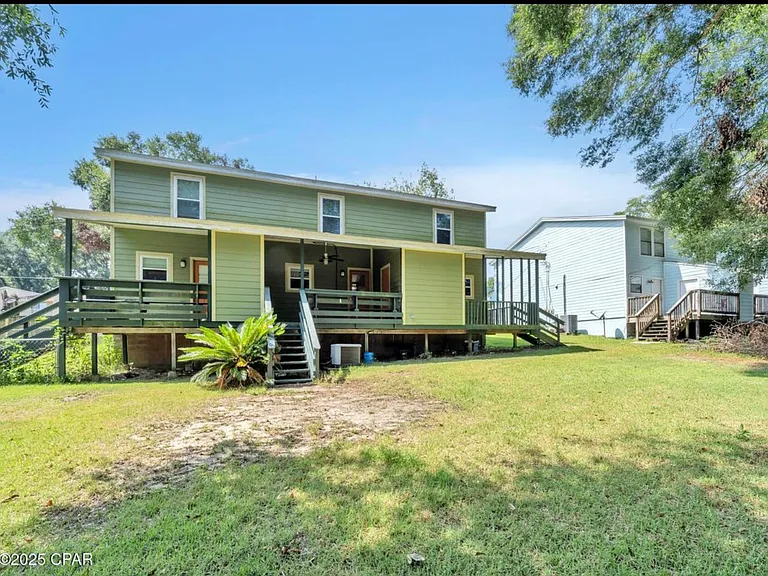 121 Hampton Dr — Photo 2
