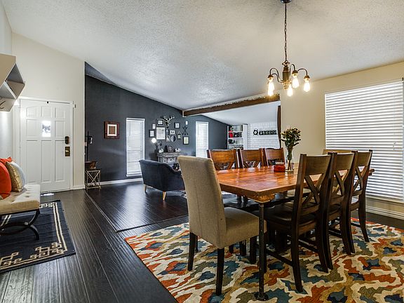 4th image of 3042 Robin Hill Ln