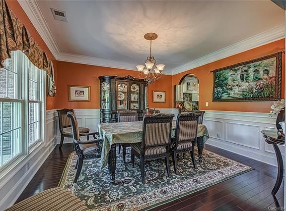 5th image of 418 Ewing Dr