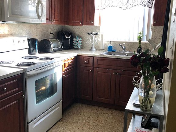 5th image of 527 N 26th Ave