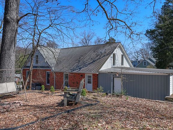 4th image of 301 Westwood Dr