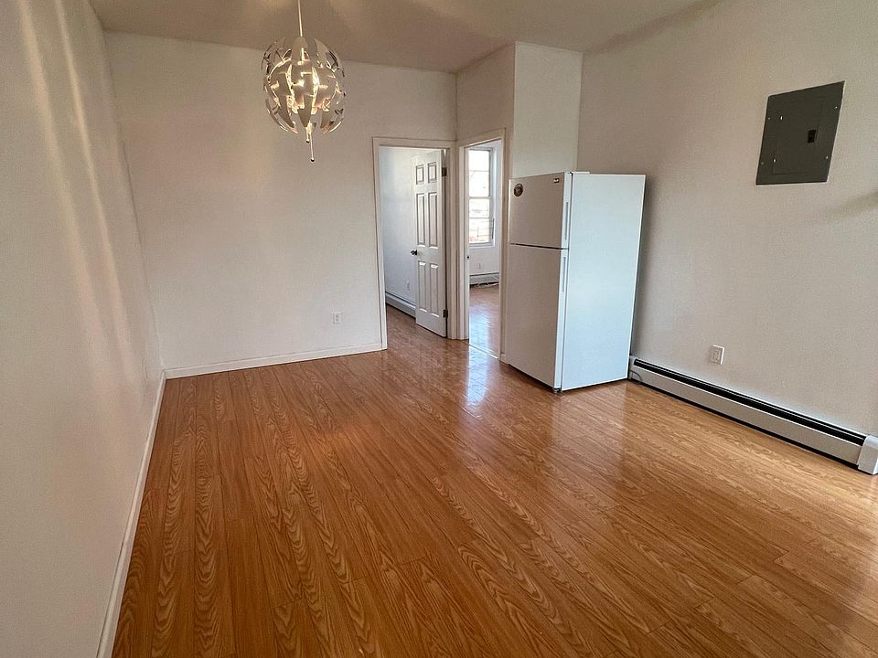 1st image of 2824 W 19th St #2