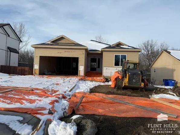 2406 Sawmill Rd, Junction City, KS 66441