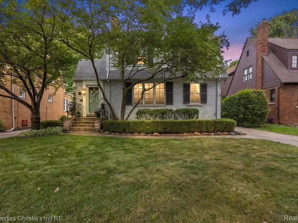 788 Rivard Blvd, Grosse Pointe, MI 48230
