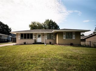 8842 Primrose Ln, Clive, IA 50325