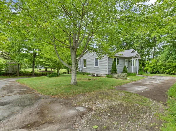 2 Lakeview Circle, East Lyme, CT 06357