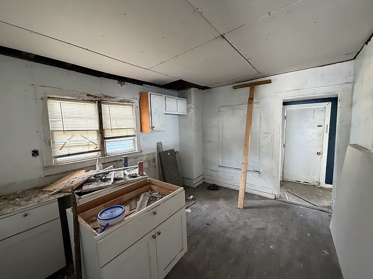 311 Oak St — Photo 4