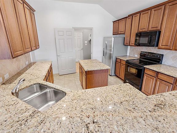 5th image of 406 Jasmine Cir