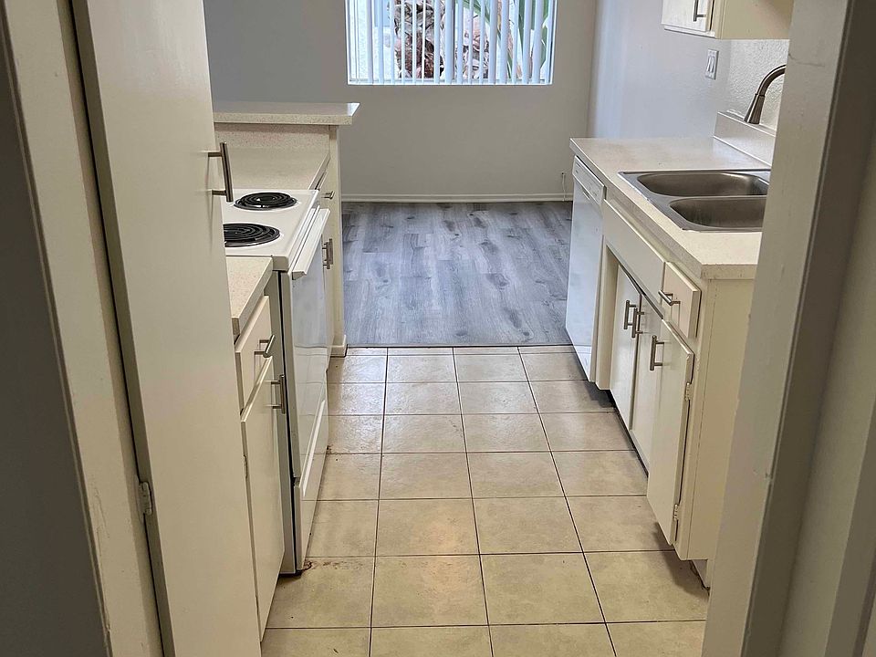 1st image of 4424 Woodman Ave APT 206