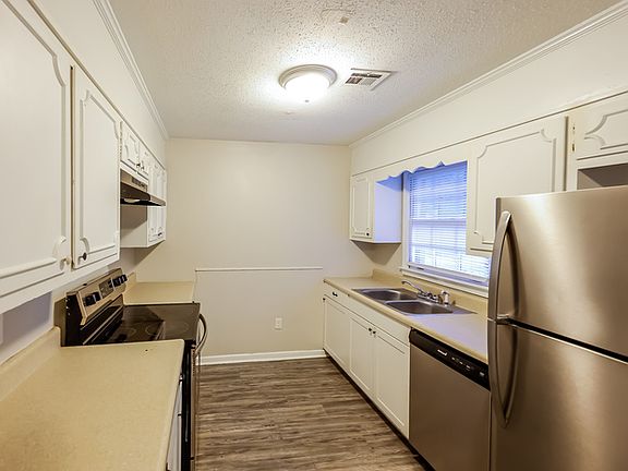 4th image of 323 N Burbank Dr