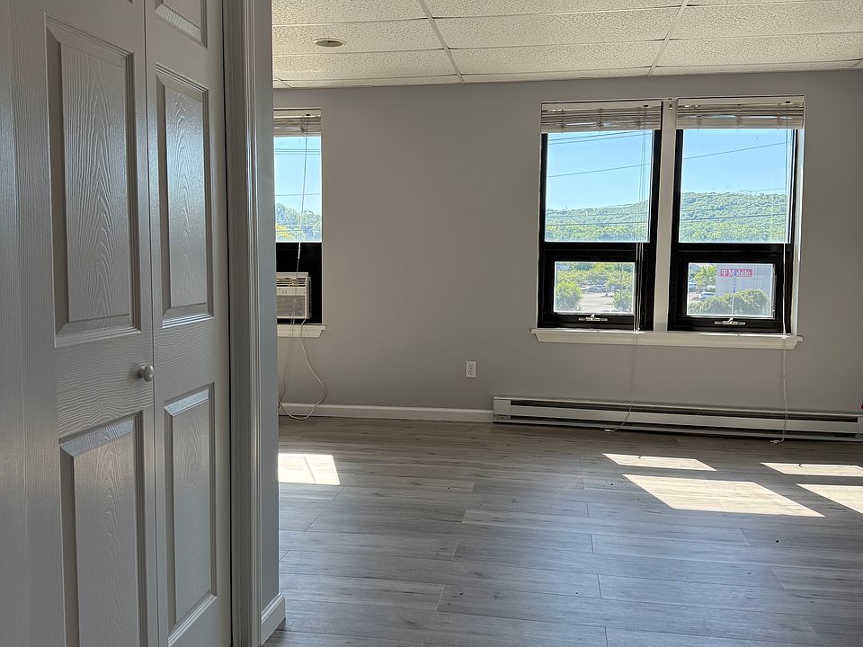 1st image of 312 Washington St APT 4