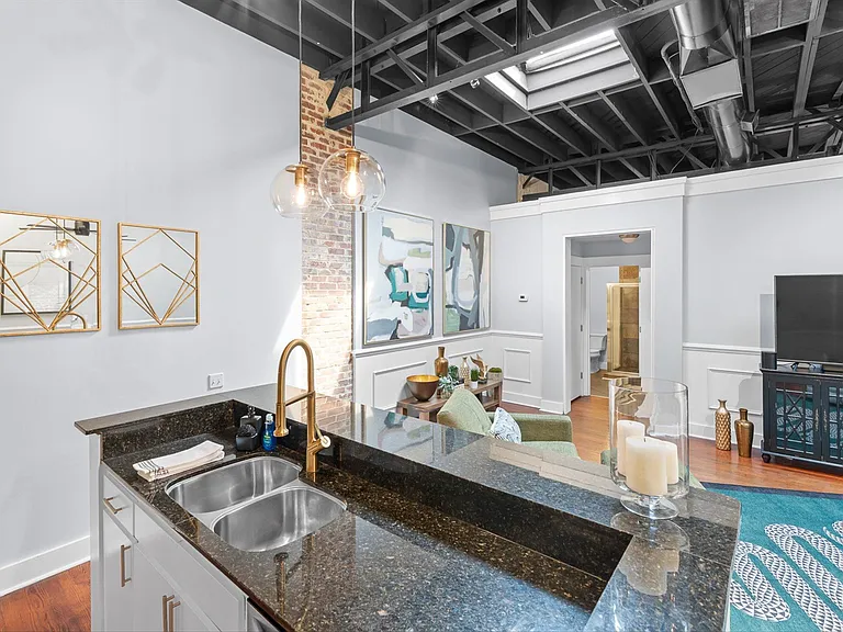 343 King St #C — Photo 32