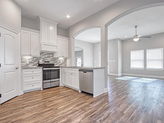 5th image of 1206 N Avenue L