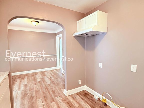 5th image of 9460 Wayburn St