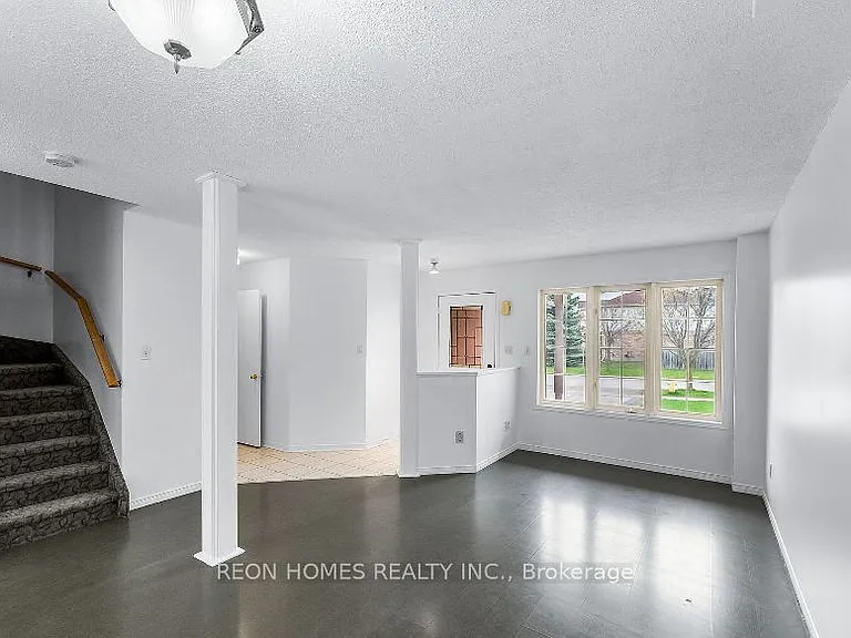 1885 Dalhousie Cres — Photo 6