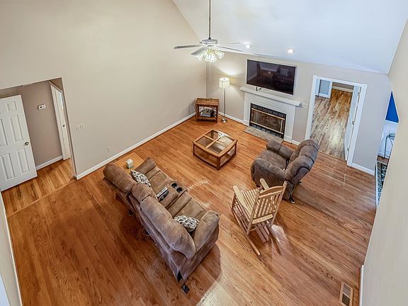 5th image of 412 Woodgrove Trce