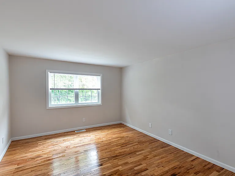 2BR, 1BA (830sqft) - Bedroom (Newport)