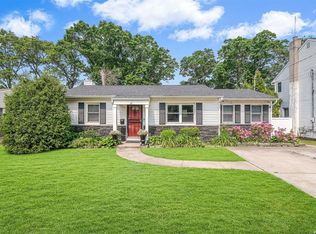 14 Park Ln, Massapequa, NY 11758