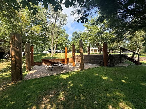 3rd image of 2-290 Woodhaven Dr E