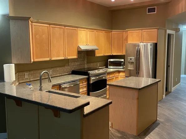 10106 105th St NW #301, Edmonton, AB T5J 5E7