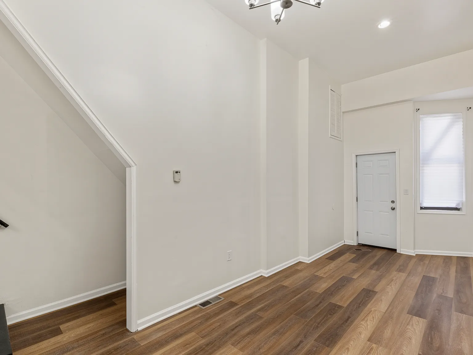 1 bed, 800 sqft, $1,250 — Photo 3