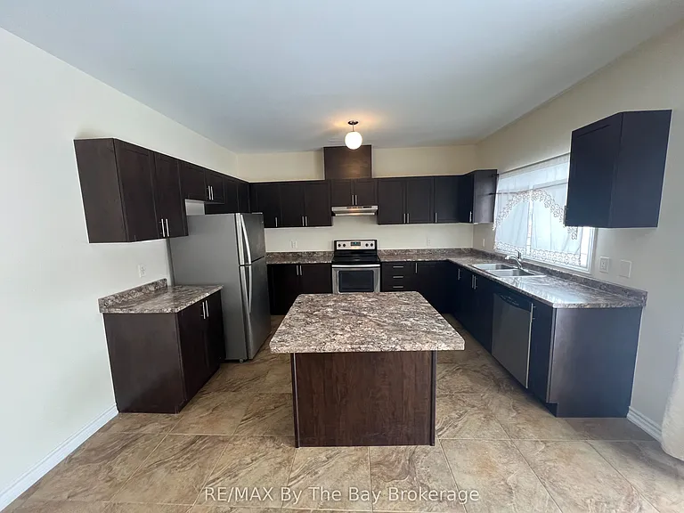 152 Allegra Dr — Photo 4