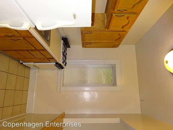 5th image of 507 E 14th St APT 10