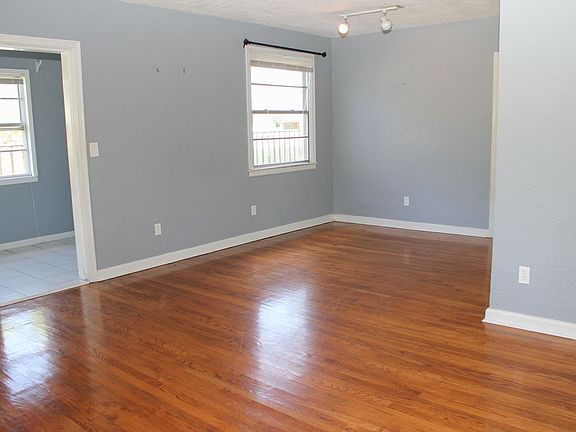 3rd image of 814 7th Ave N