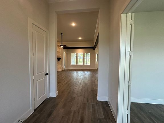3rd image of 370 Cobb Rd