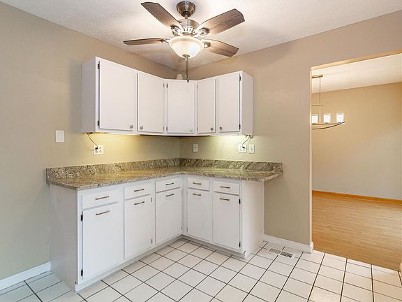 5th image of 218 Spicewood Ln