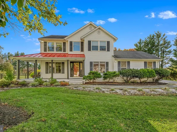 400 Deer Ridge Dr, Harpers Ferry, WV 25425