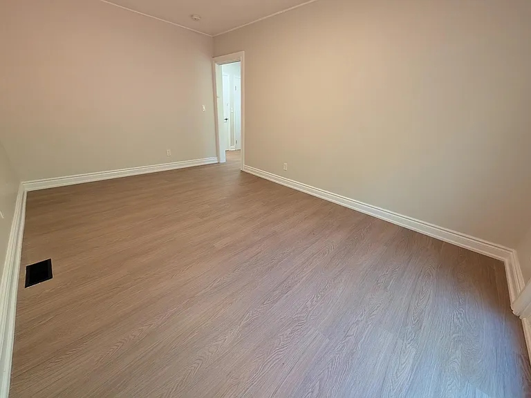 7 Queen Mary Rd — Photo 20