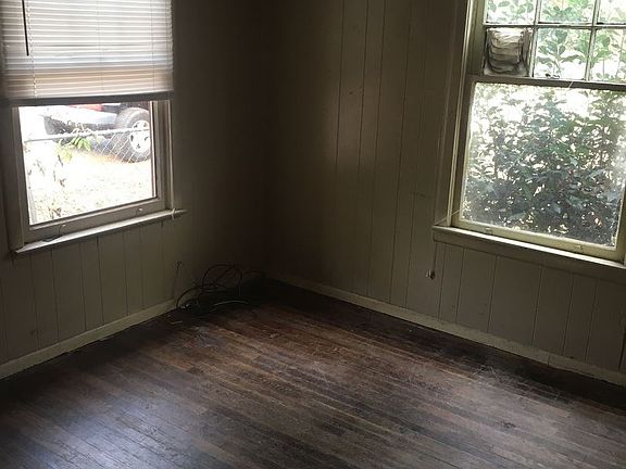 4th image of 6200 Henderson Ave