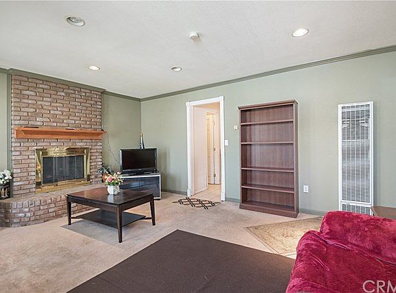5th image of 308 W Vermont Ave