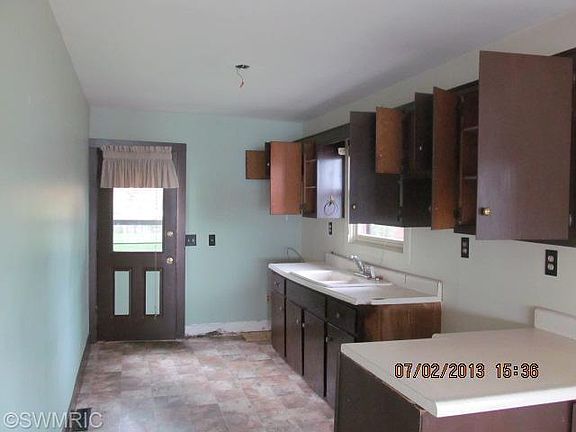 4th image of 152 W Crooked Lake Dr