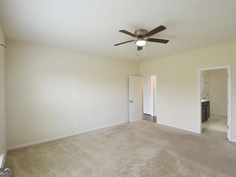 421 Southbridge Pass — Photo 32