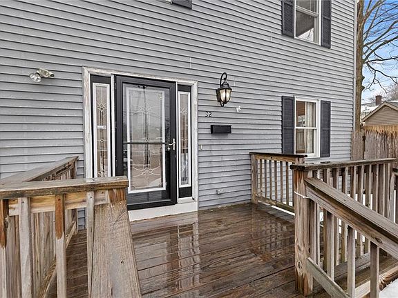 3rd image of 32 Pilgrim Ave