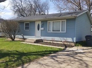 1022 Parkway Dr, Bettendorf, IA 52722