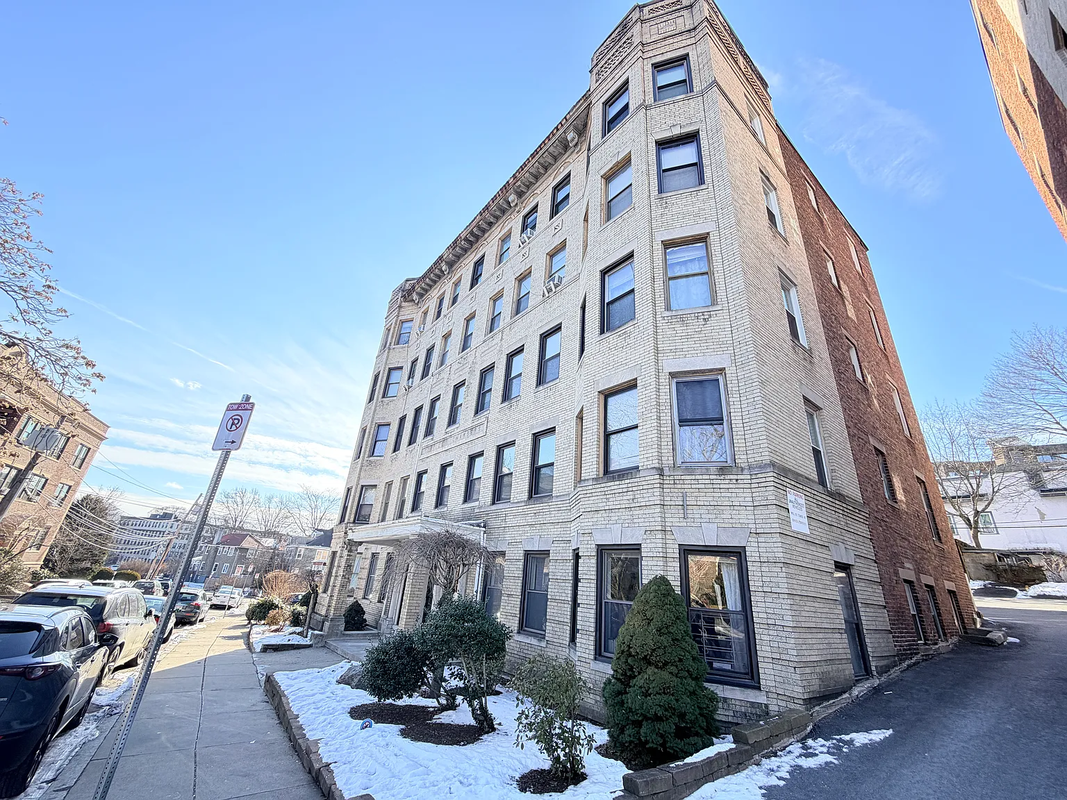 Strathmore Road Apartments — Photo 3