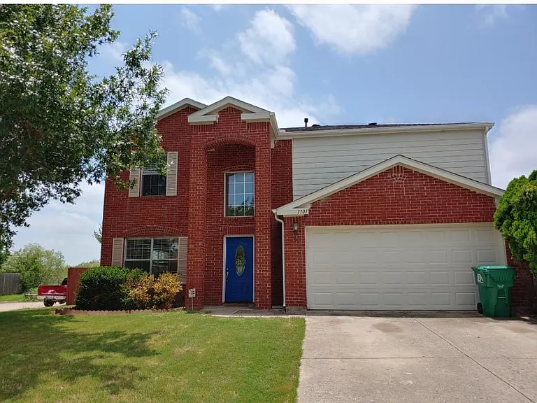 1101 Springcreek Dr — Photo 1